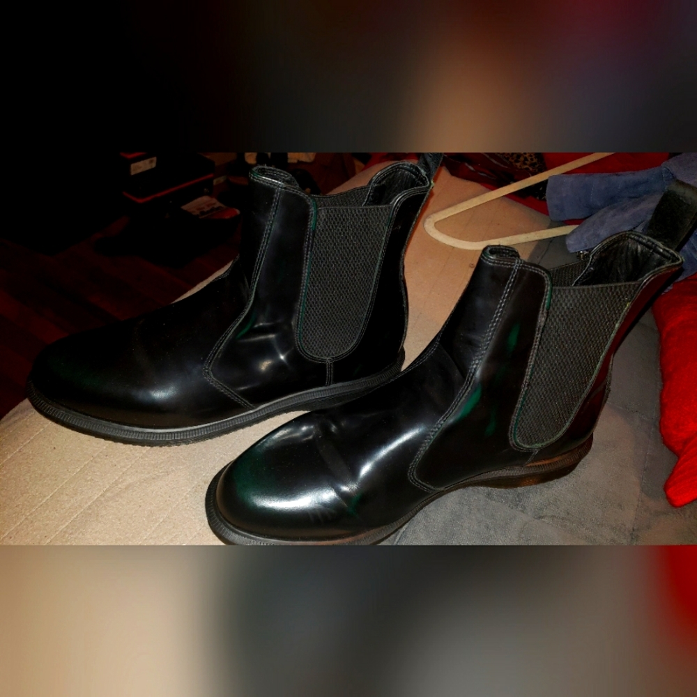 DR.MARTENS NEW DARK GREEN/ BLACK CHELSEA BOOT. SIZE 11M WOMENS.